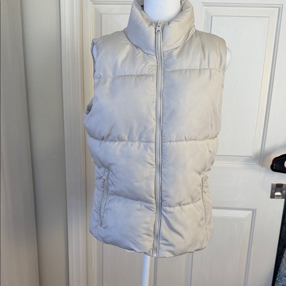 Berkley Jensen Stylish Women's Cream Puffer Vest